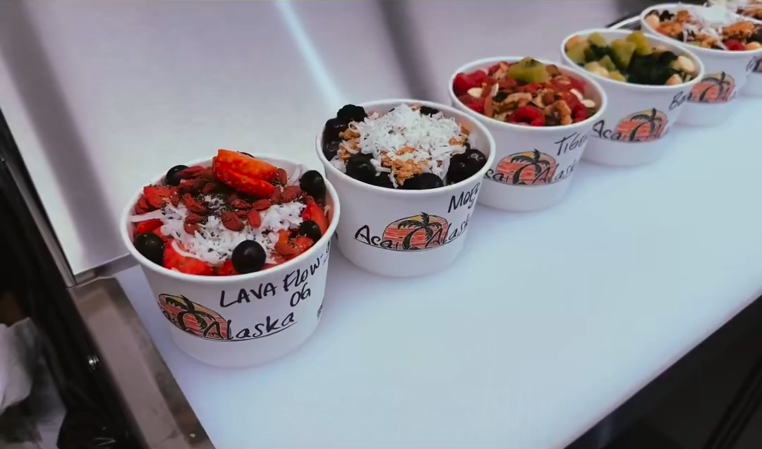 Colorful acai bowl with fresh fruits and granola toppings